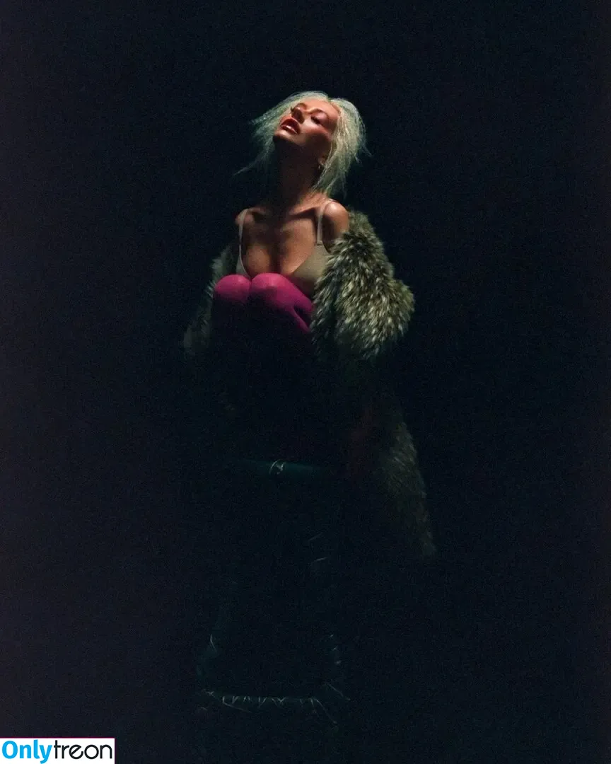 Christina Aguilera nude photo #2170 (XTINA)