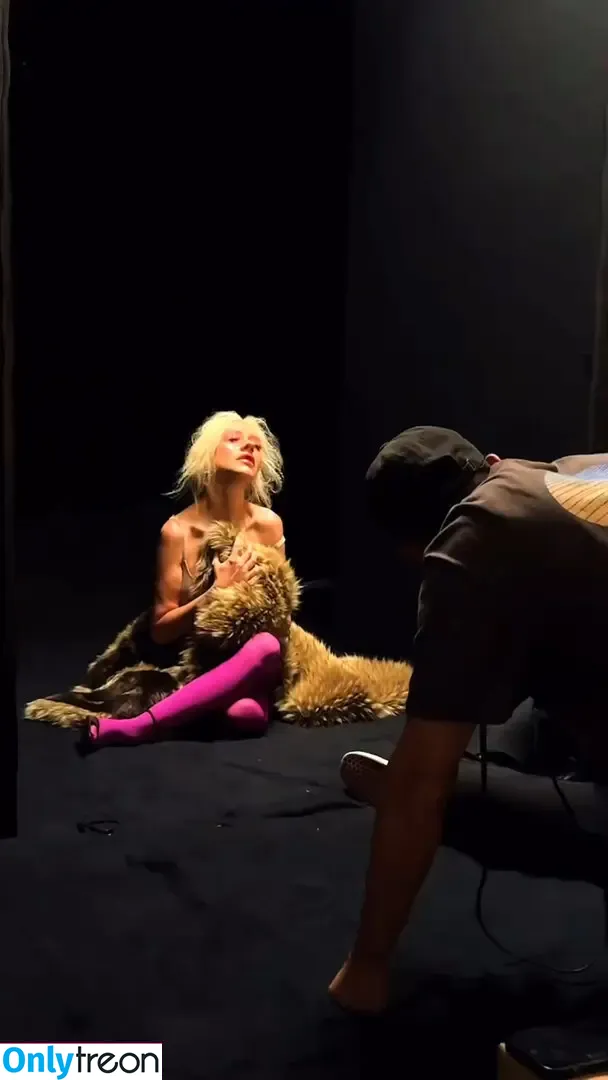 Christina Aguilera nude photo #2285 (XTINA)