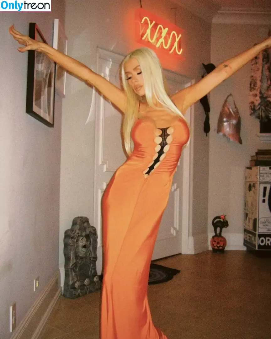 Christina Aguilera nude photo #2366 (XTINA)