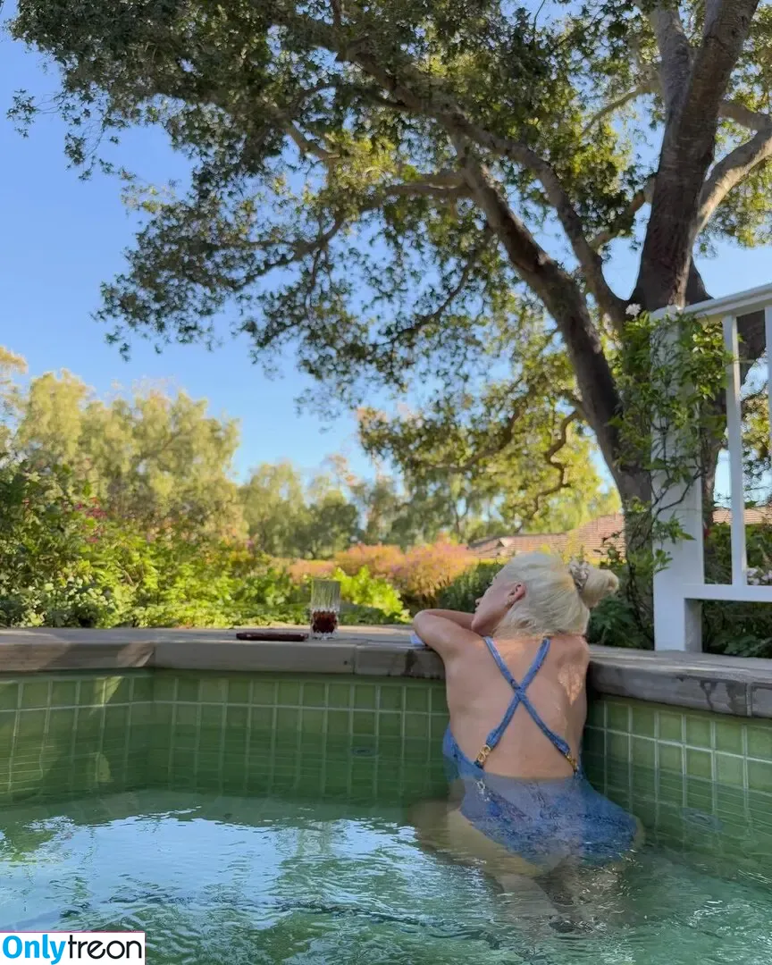 Christina Aguilera nude photo #2452 (XTINA)