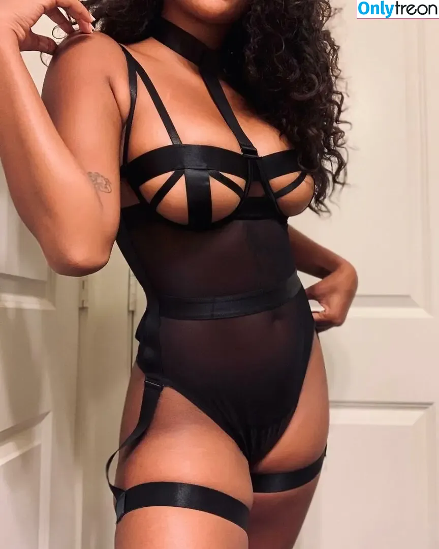 Christina Brown nude photo #0047 (Ebony & Clyde / christyib / keatingssixth / missxtinab)