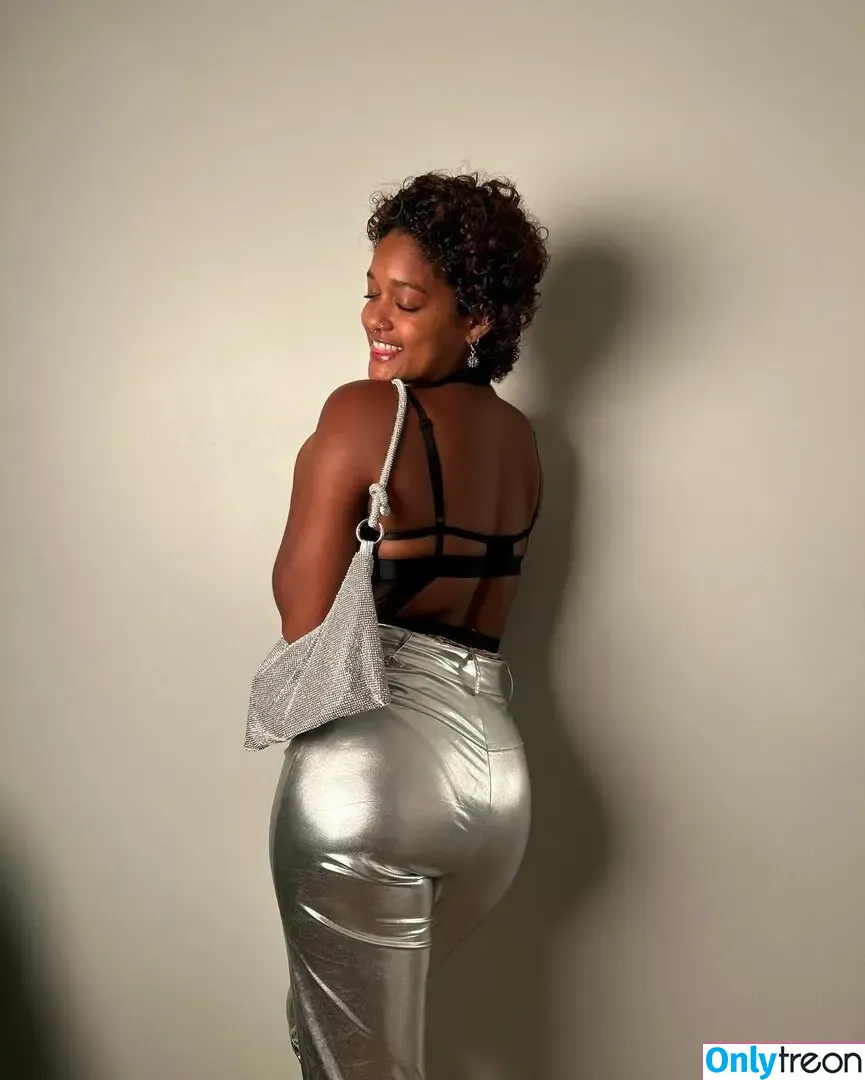 Christina Brown nude photo #0048 (Ebony & Clyde / christyib / keatingssixth / missxtinab)