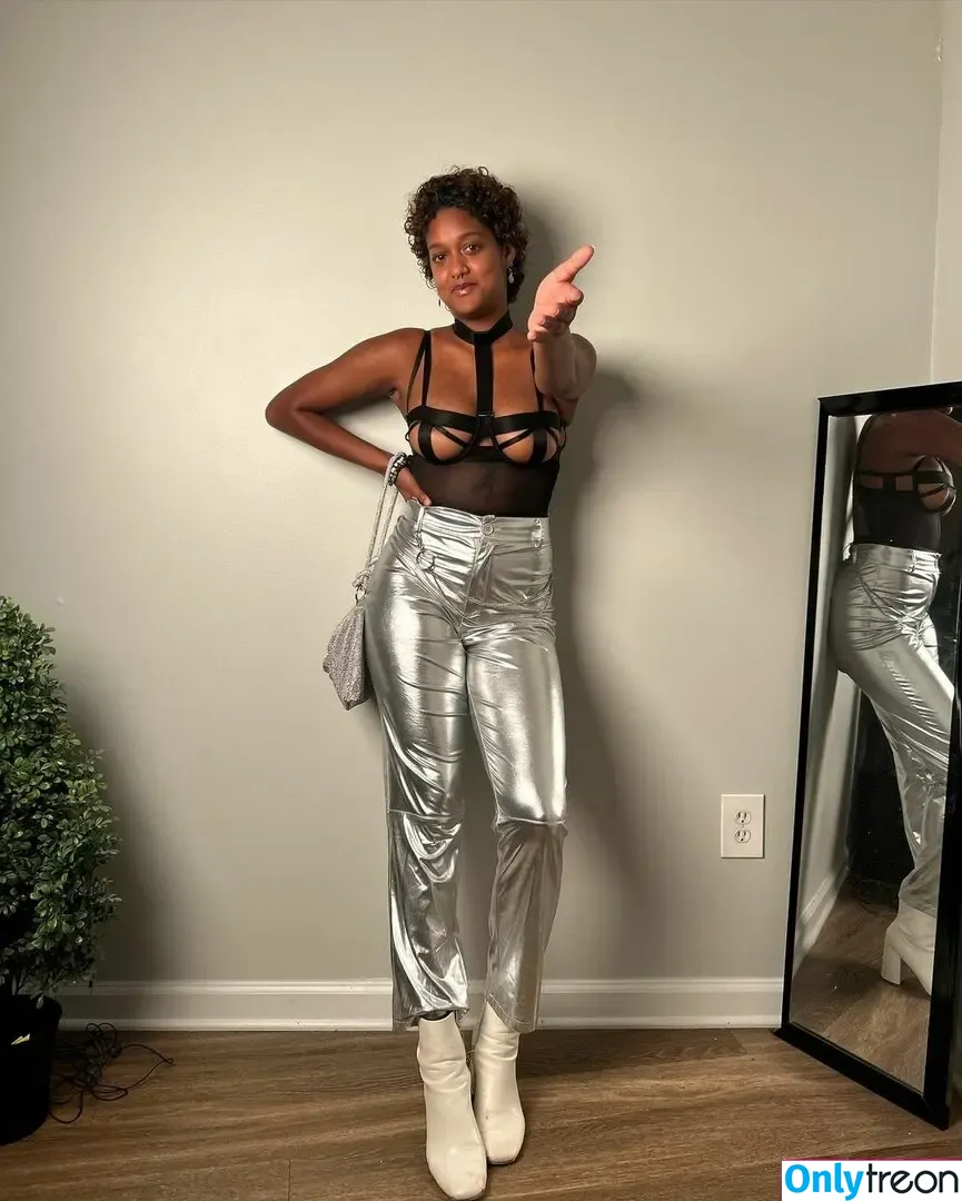 Christina Brown nude photo #0050 (Ebony & Clyde / christyib / keatingssixth / missxtinab)