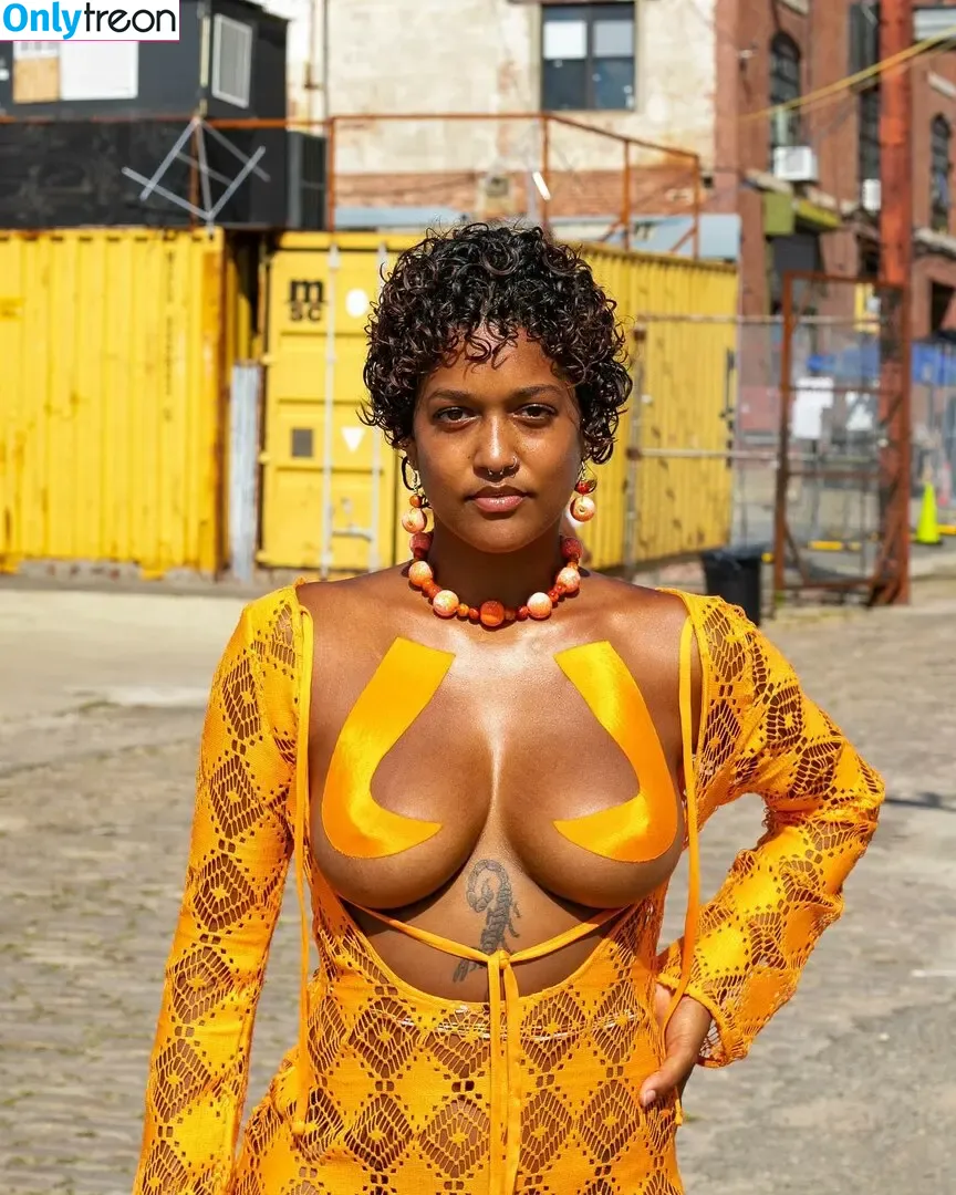 Christina Brown nude photo #0051 (Ebony & Clyde / christyib / keatingssixth / missxtinab)