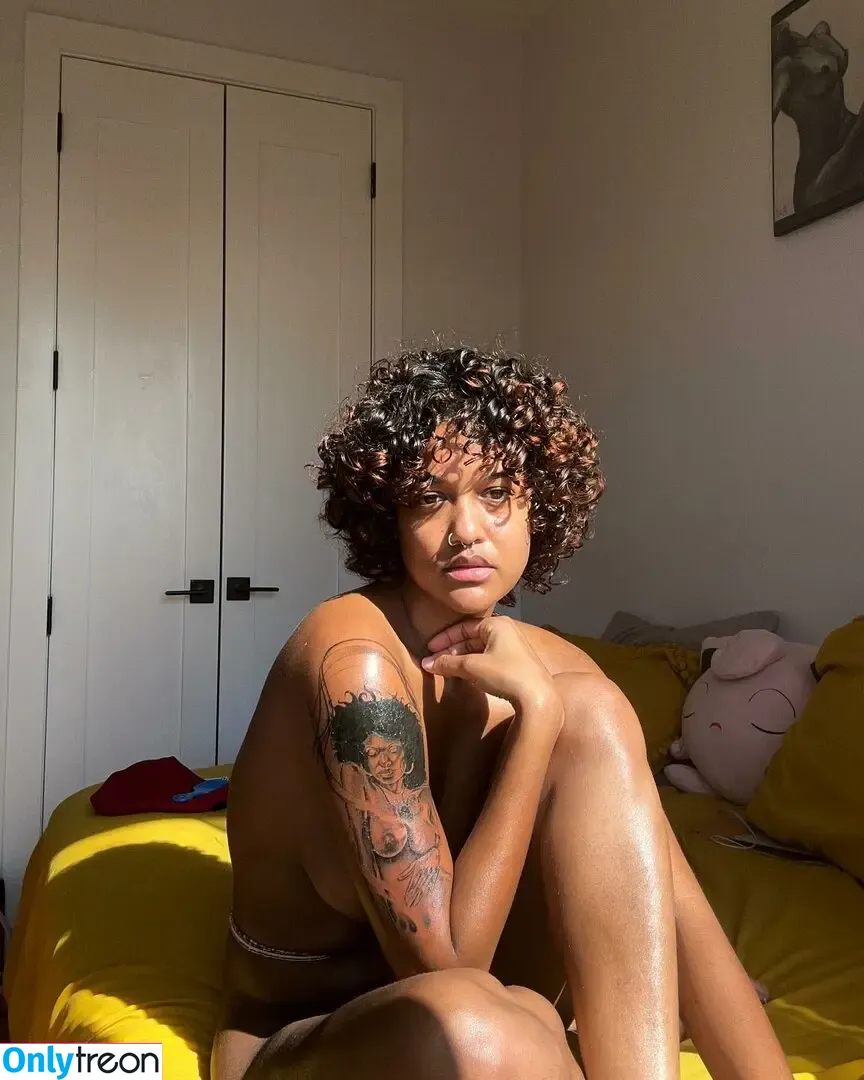 Christina Brown nude photo #0053 (Ebony & Clyde / christyib / keatingssixth / missxtinab)