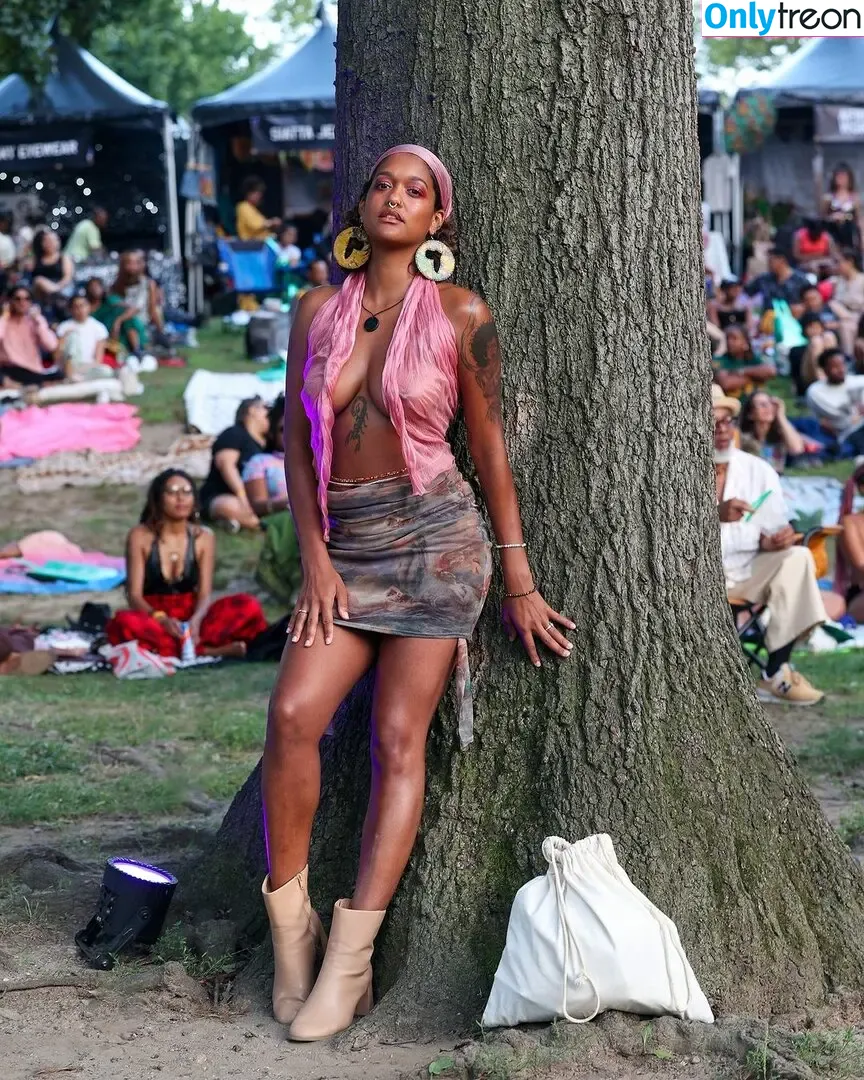 Christina Brown nude photo #0093 (Ebony & Clyde / christyib / keatingssixth / missxtinab)