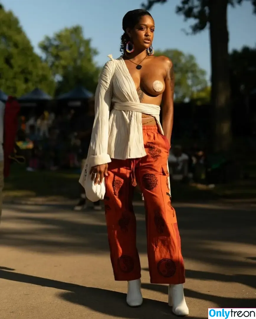 Christina Brown nude photo #0095 (Ebony & Clyde / christyib / keatingssixth / missxtinab)