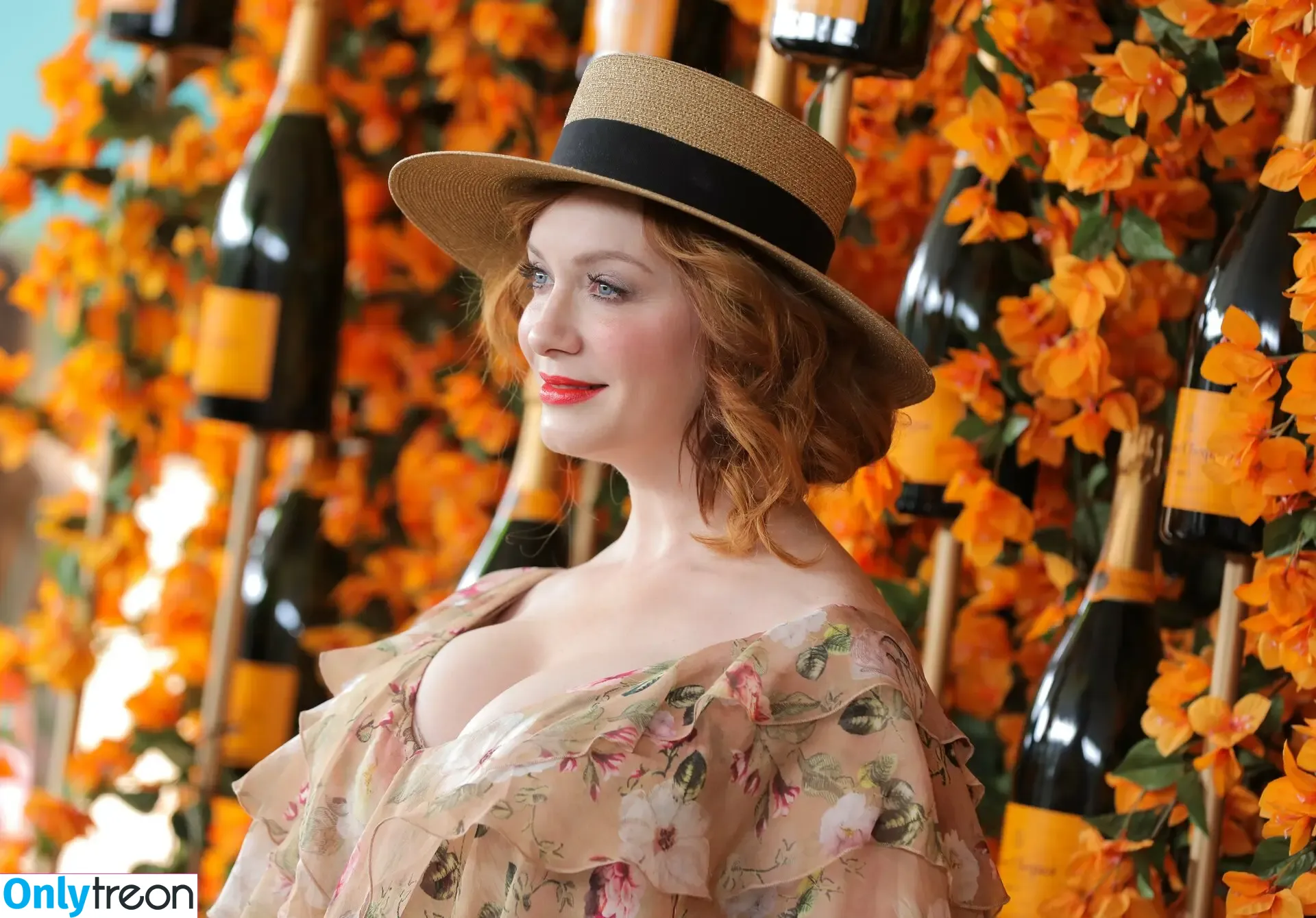 Christina Hendricks nude photo #1591 (actuallychristinahendricks)