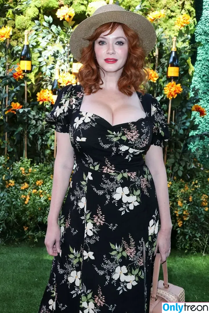 Christina Hendricks nude photo #1683 (actuallychristinahendricks)