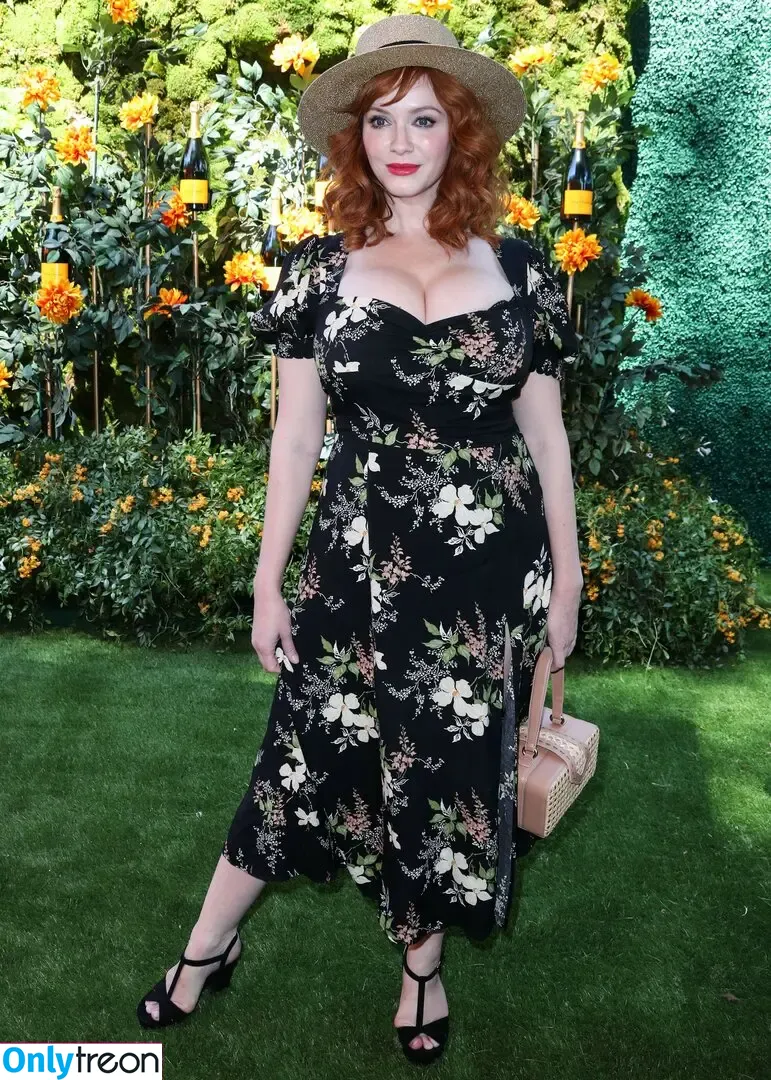 Christina Hendricks nude photo #1685 (actuallychristinahendricks)