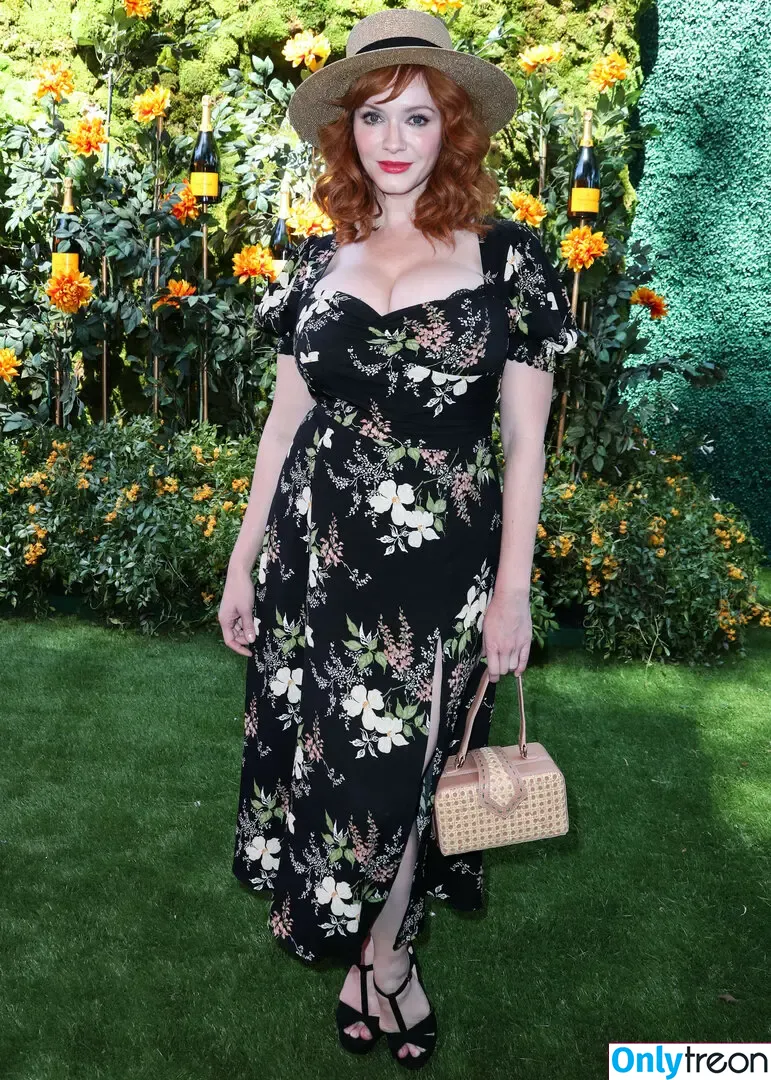 Christina Hendricks nude photo #1694 (actuallychristinahendricks)