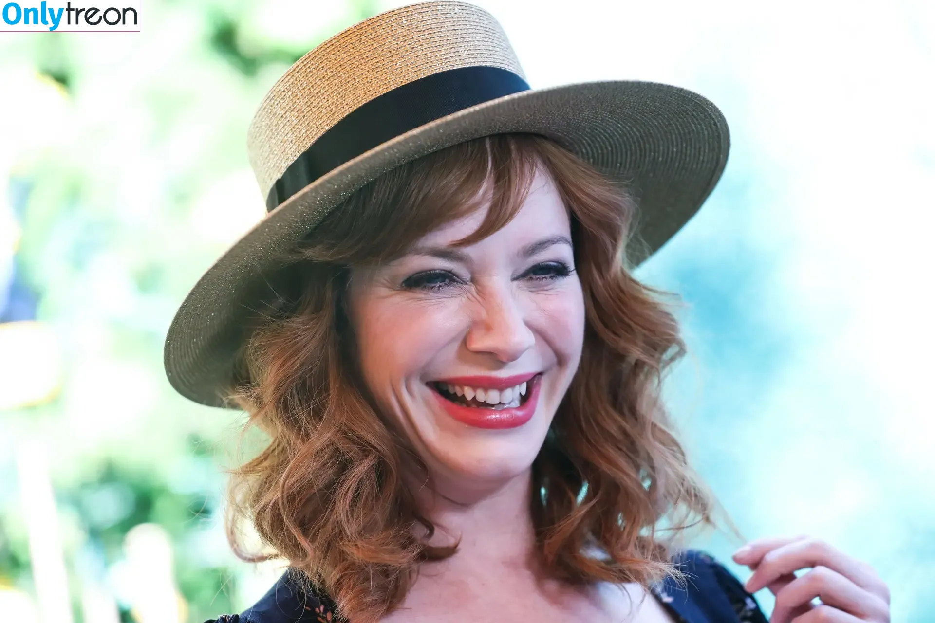 Christina Hendricks nude photo #1695 (actuallychristinahendricks)