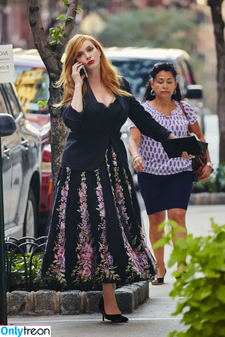 Christina Hendricks nude photo #2150 (actuallychristinahendricks)