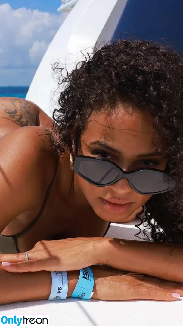 Christina Milian nude photo #1174 (christinamilian / kacytgirl)