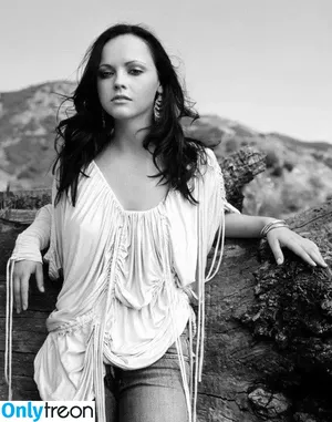 Christina Ricci / ChristinaRicci / riccigrams nude photo #0632