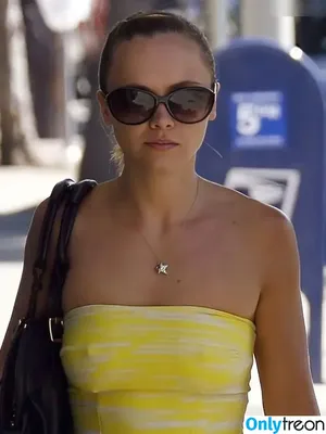Christina Ricci / ChristinaRicci / riccigrams nude photo #0635