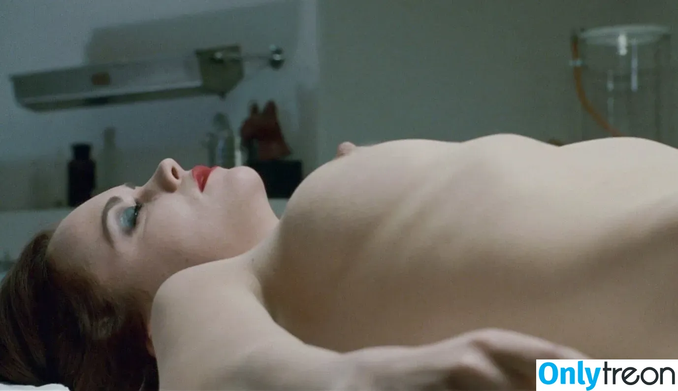 Christina Ricci nude photo #0194 (ChristinaRicci / riccigrams)