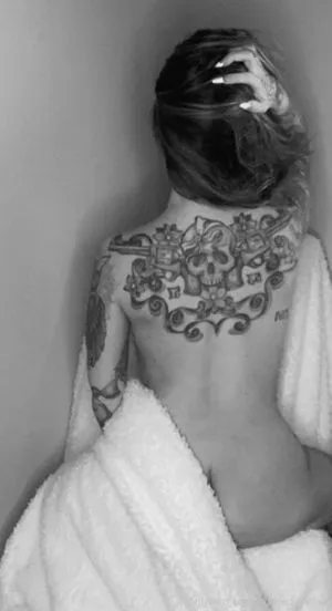 chroniclesofatiredassmom / tattooedoutlaw16 nude photo #0001