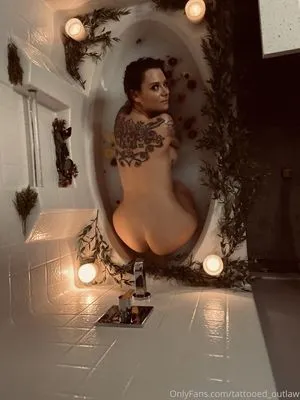 chroniclesofatiredassmom / tattooedoutlaw16 nude photo #0031