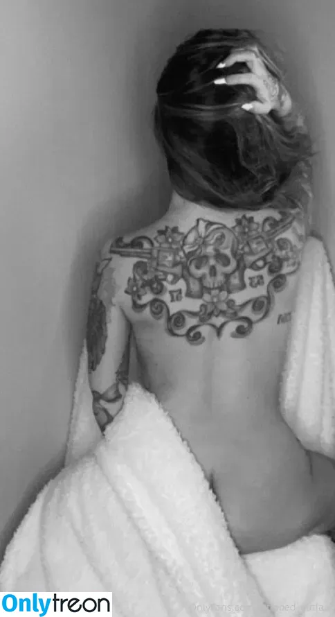 chroniclesofatiredassmom nude photo #0001 (tattooedoutlaw16)