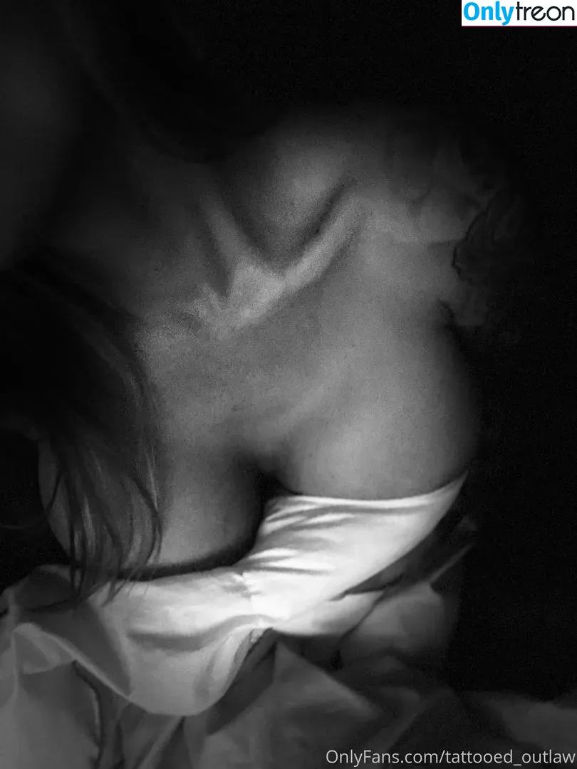 chroniclesofatiredassmom nude photo #0021 (tattooedoutlaw16)