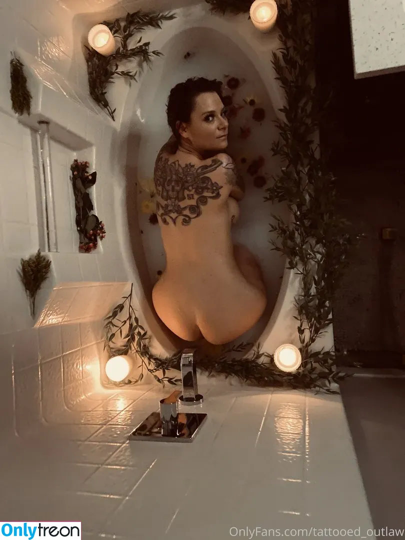 chroniclesofatiredassmom nude photo #0031 (tattooedoutlaw16)