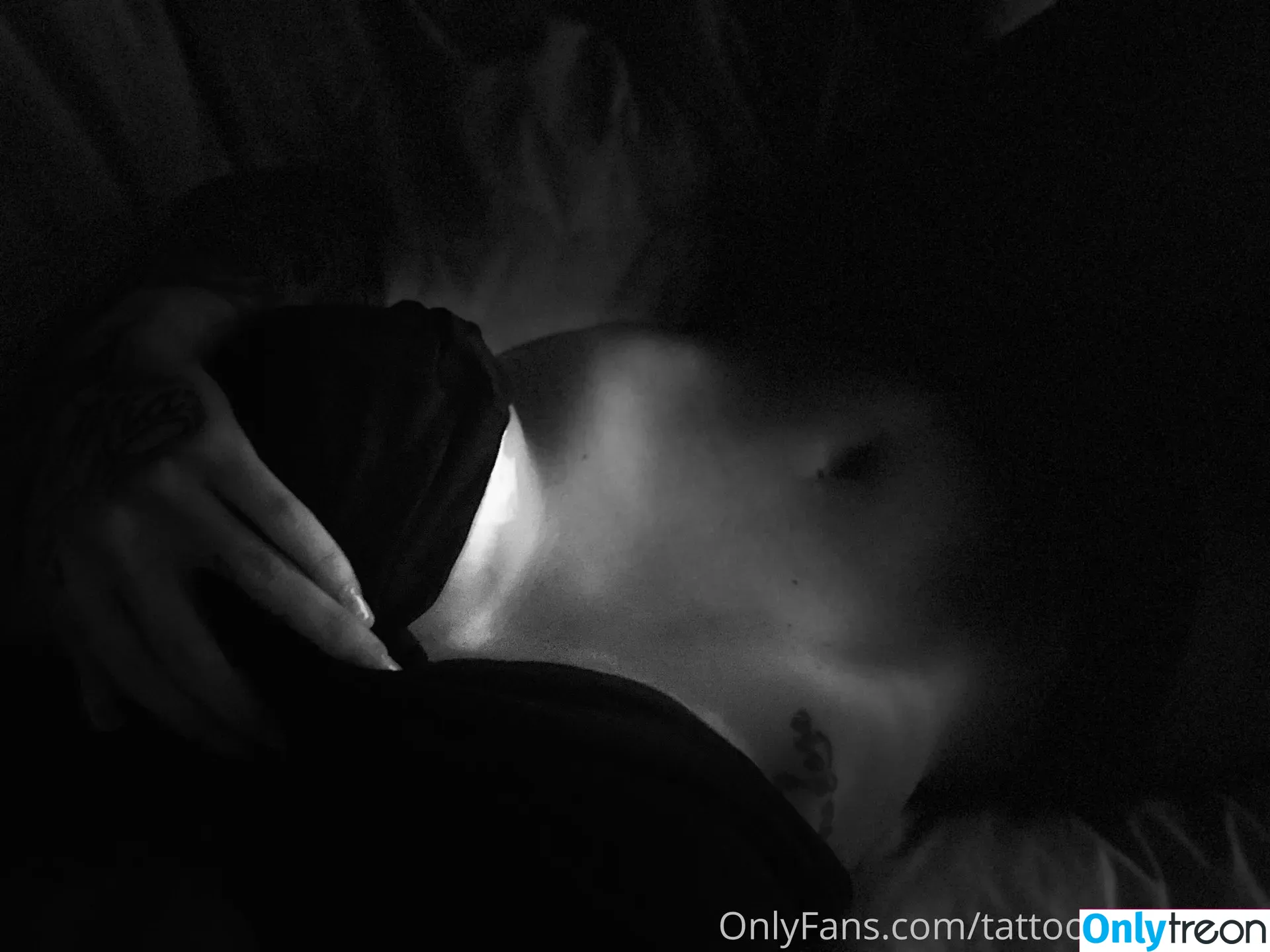 chroniclesofatiredassmom nude photo #0032 (tattooedoutlaw16)