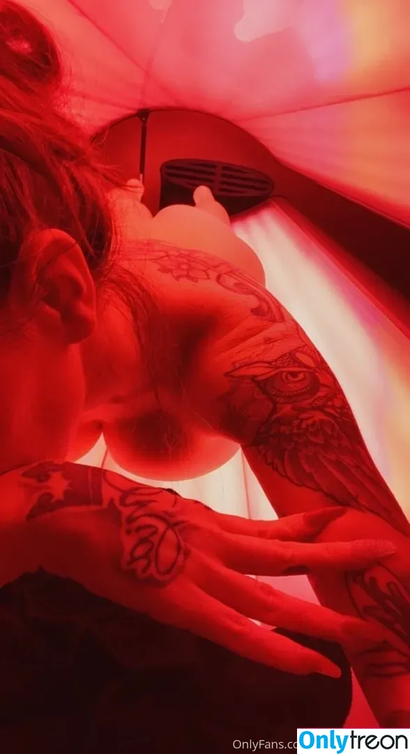 chroniclesofatiredassmom nude photo #0081 (tattooedoutlaw16)