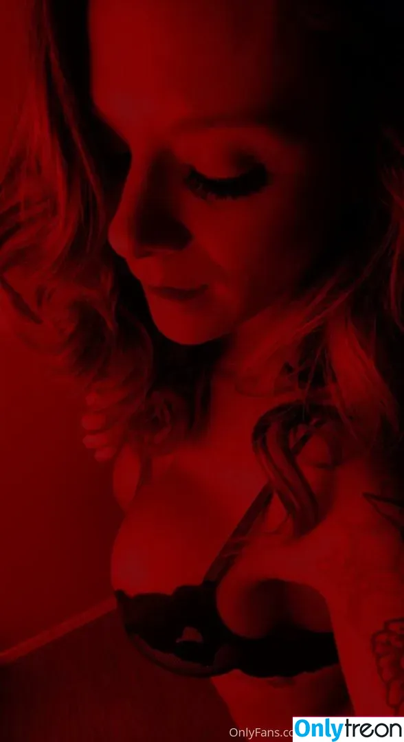 chroniclesofatiredassmom nude photo #0100 (tattooedoutlaw16)