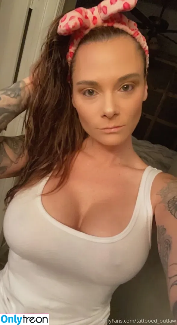 chroniclesofatiredassmom nude photo #0106 (tattooedoutlaw16)
