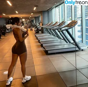 Chrrristina Chrristineee / chrristineee / cristinacarmella nude photo #0001