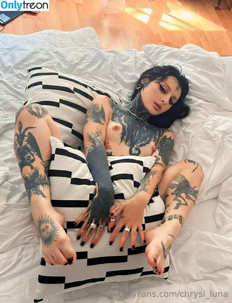 chrysi_luna nude photo #0005 (chrysiluna)