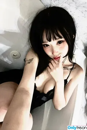 chuui.e / Diana Hyunh nude photo #0019