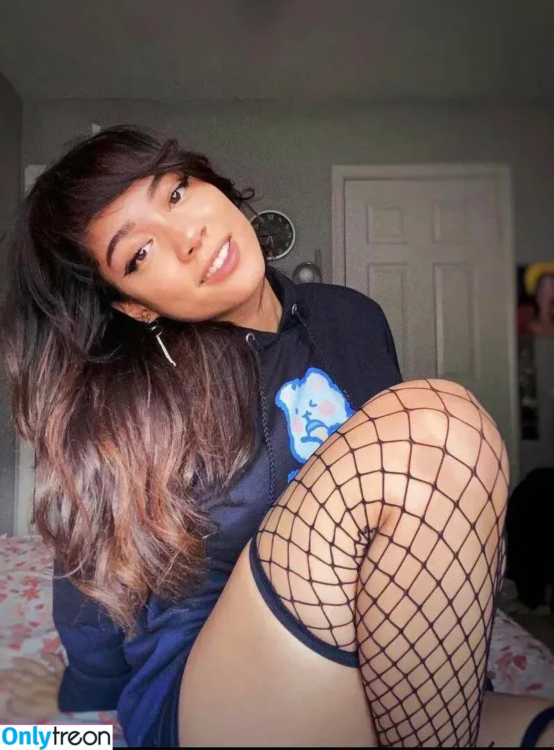 Cinnabrit nude photo #0288 (Cinna / cinnanut)
