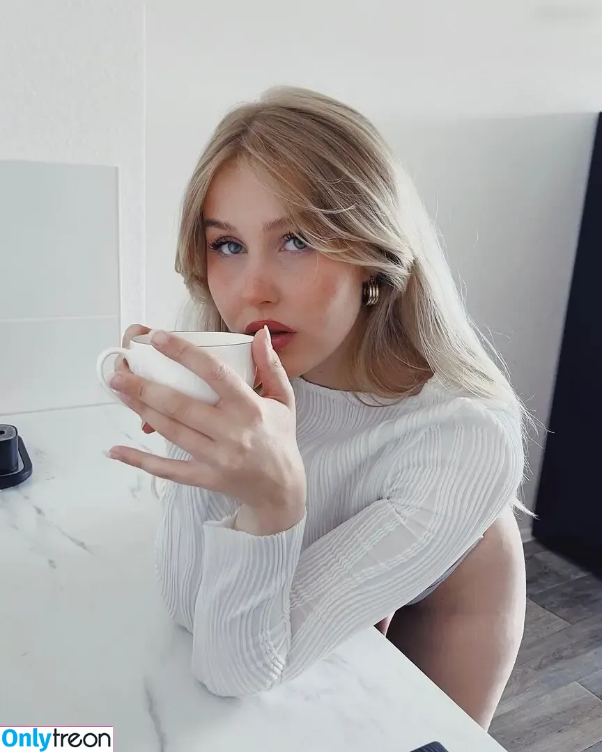Cirizzle nude photo #0083 (cirizle / cirizzzle)