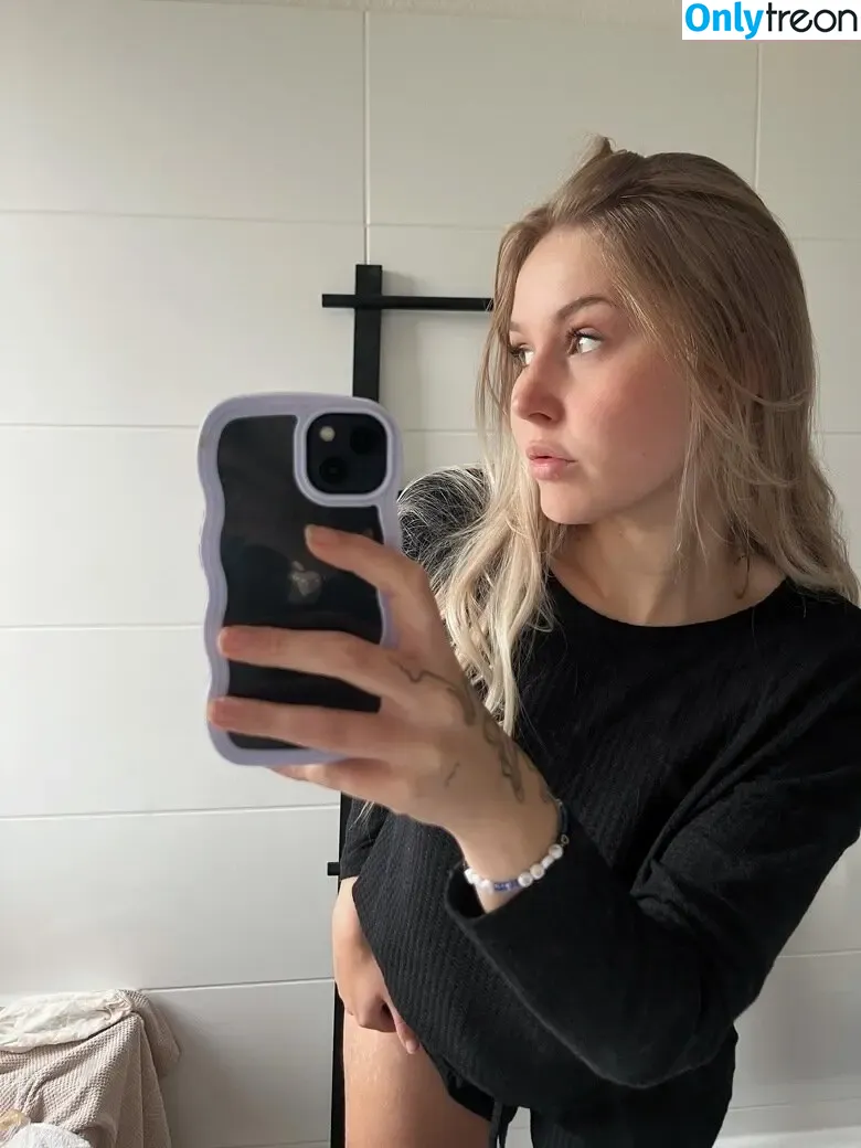 Cirizzle nude photo #0151 (cirizle / cirizzzle)