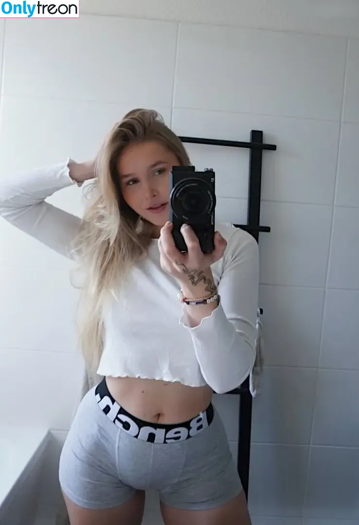 Cirizzle nude photo #0194 (cirizle / cirizzzle)