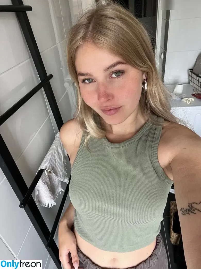 Cirizzle nude photo #0271 (cirizle / cirizzzle)