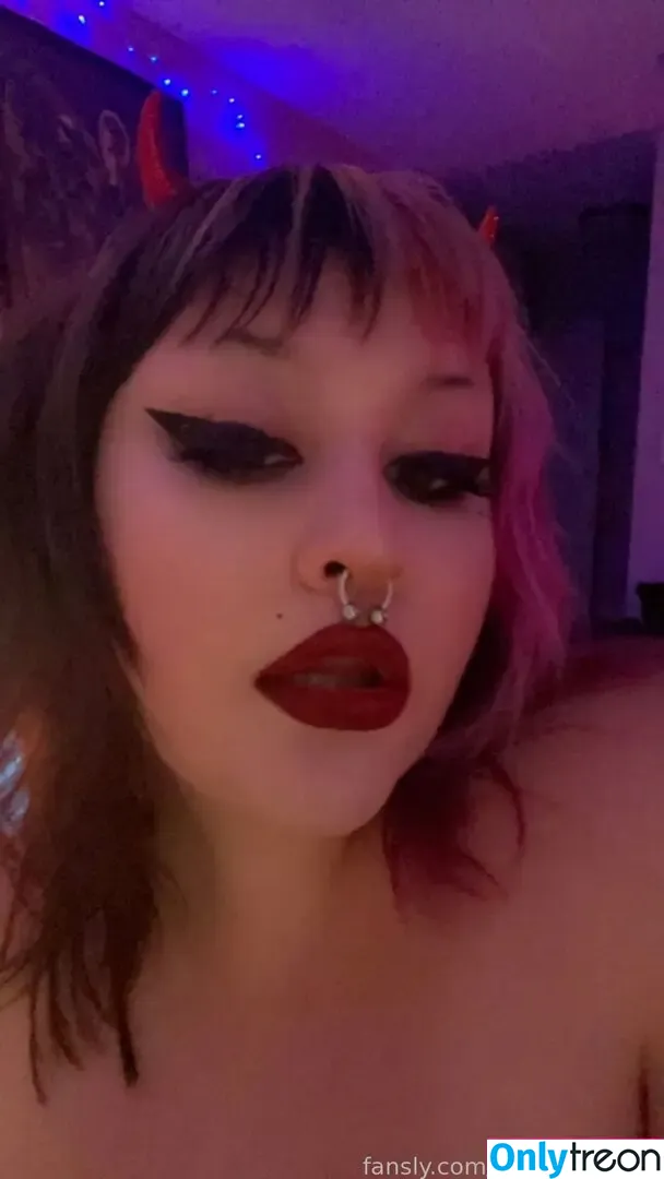 cl0WnWh0r33 nude photo #0035 (cl0WnWh0r33)