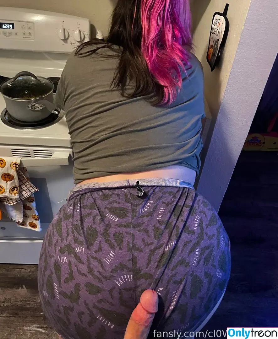 cl0WnWh0r33 nude photo #0036 (cl0WnWh0r33)