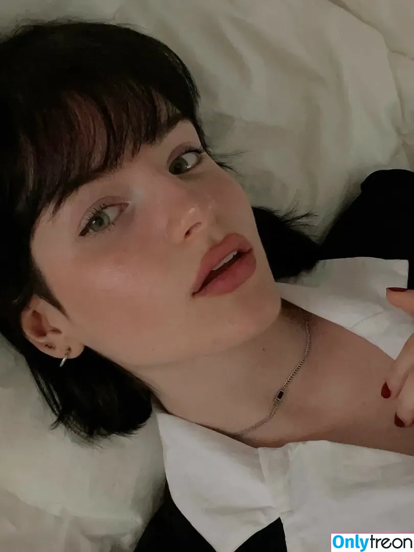 claireyael nude photo #0002 (claireyael)
