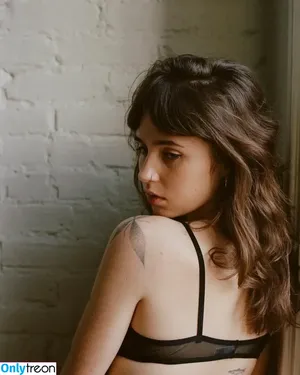 Clairo / Claire Cottrill nude photo #0042