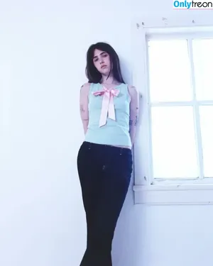 Clairo / Claire Cottrill nude photo #0046