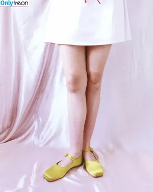 Clairo / Claire Cottrill nude photo #0050