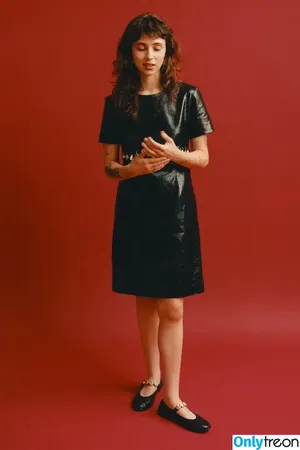 Clairo / Claire Cottrill nude photo #0057
