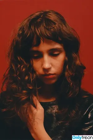 Clairo / Claire Cottrill nude photo #0058