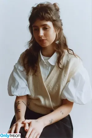 Clairo / Claire Cottrill nude photo #0062