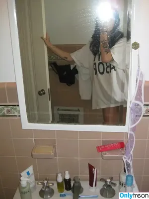 Clairo / Claire Cottrill nude photo #0087
