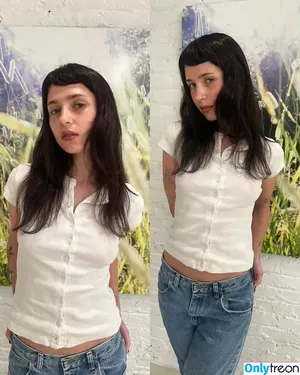 Clairo / Claire Cottrill nude photo #0203