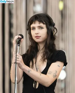 Clairo / Claire Cottrill nude photo #0213